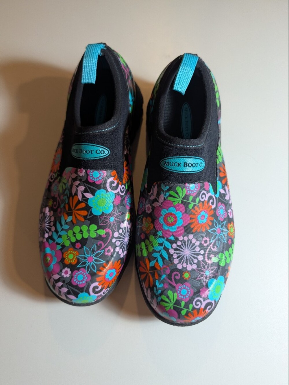 Muck Boot Co Woman's Sz 5 Floral Slip-On Rain Shoes - Black w/Multicolor Flowers